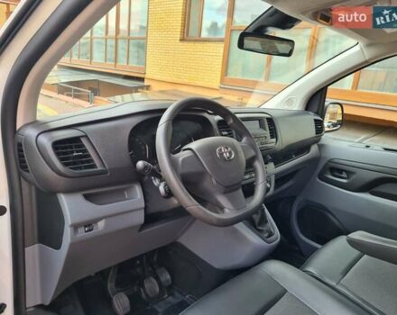 Білий Тойота Proace, об'ємом двигуна 2 л та пробігом 207 тис. км за 16999 $, фото 34 на Automoto.ua