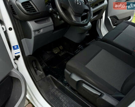 Белый Тойота Proace, объемом двигателя 2 л и пробегом 92 тыс. км за 22200 $, фото 21 на Automoto.ua