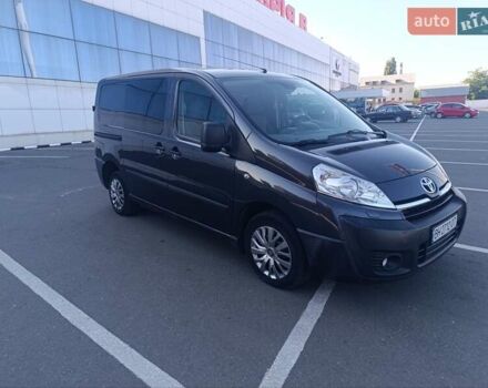 Серый Тойота Proace, объемом двигателя 2 л и пробегом 146 тыс. км за 10400 $, фото 2 на Automoto.ua