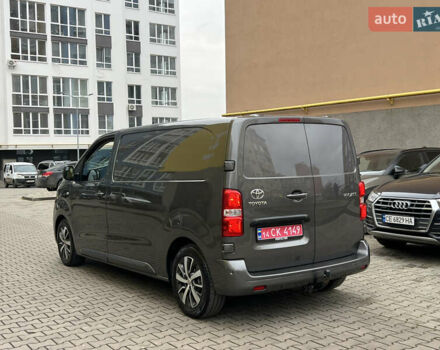 Серый Тойота Proace, объемом двигателя 1.56 л и пробегом 177 тыс. км за 17999 $, фото 3 на Automoto.ua