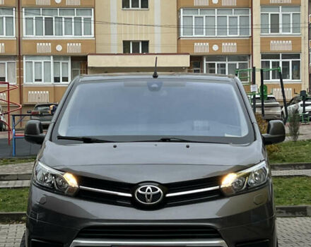 Серый Тойота Proace, объемом двигателя 1.56 л и пробегом 177 тыс. км за 17999 $, фото 1 на Automoto.ua