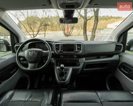 Серый Тойота Proace, объемом двигателя 2 л и пробегом 176 тыс. км за 28900 $, фото 59 на Automoto.ua