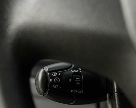 Серый Тойота Proace, объемом двигателя 2 л и пробегом 176 тыс. км за 28900 $, фото 51 на Automoto.ua