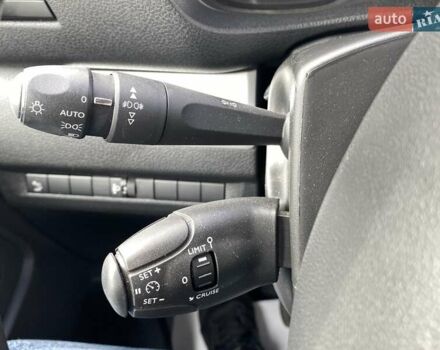 Сірий Тойота Proace, об'ємом двигуна 2 л та пробігом 131 тис. км за 28000 $, фото 25 на Automoto.ua