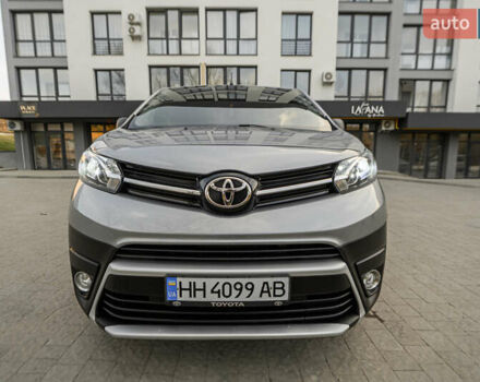 Серый Тойота Proace, объемом двигателя 2 л и пробегом 176 тыс. км за 28900 $, фото 81 на Automoto.ua
