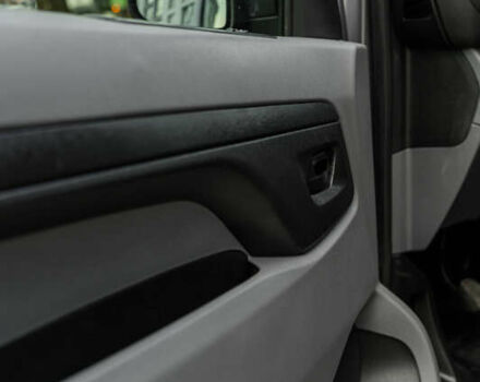 Серый Тойота Proace, объемом двигателя 2 л и пробегом 176 тыс. км за 28900 $, фото 46 на Automoto.ua