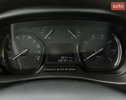 Серый Тойота Proace, объемом двигателя 2 л и пробегом 176 тыс. км за 28900 $, фото 48 на Automoto.ua