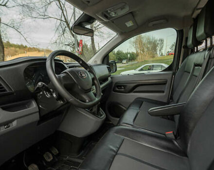 Серый Тойота Proace, объемом двигателя 2 л и пробегом 176 тыс. км за 28900 $, фото 53 на Automoto.ua