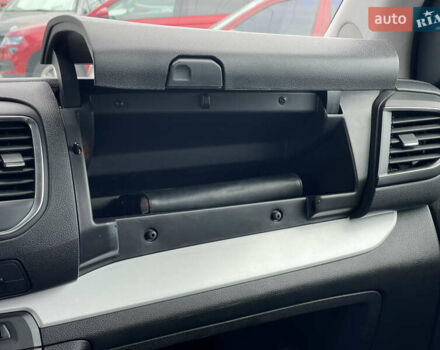 Сірий Тойота Proace, об'ємом двигуна 2 л та пробігом 176 тис. км за 33900 $, фото 32 на Automoto.ua