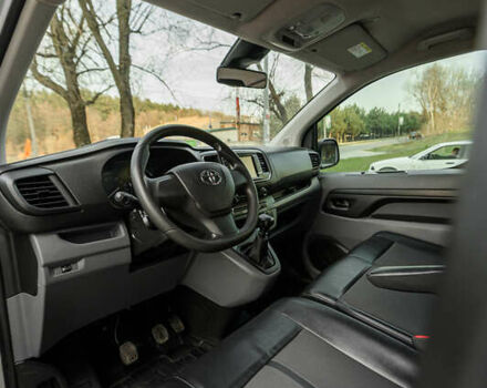 Серый Тойота Proace, объемом двигателя 2 л и пробегом 176 тыс. км за 28900 $, фото 52 на Automoto.ua