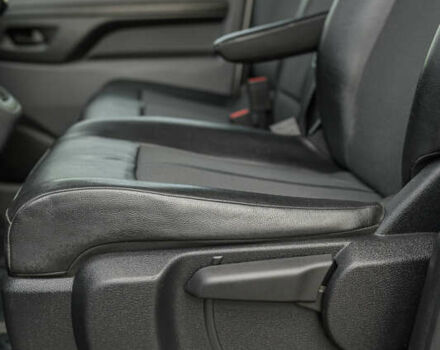 Серый Тойота Proace, объемом двигателя 2 л и пробегом 176 тыс. км за 28900 $, фото 49 на Automoto.ua