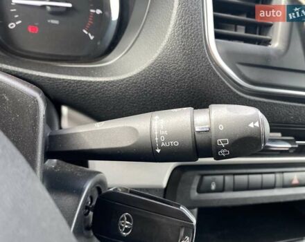 Сірий Тойота Proace, об'ємом двигуна 2 л та пробігом 131 тис. км за 28000 $, фото 26 на Automoto.ua