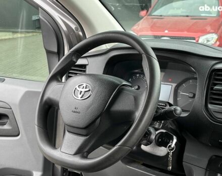 Сірий Тойота Proace, об'ємом двигуна 2 л та пробігом 92 тис. км за 21990 $, фото 17 на Automoto.ua