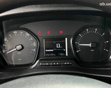 Сірий Тойота Proace, об'ємом двигуна 2 л та пробігом 92 тис. км за 21990 $, фото 24 на Automoto.ua