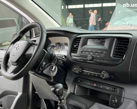 Сірий Тойота Proace, об'ємом двигуна 2 л та пробігом 92 тис. км за 21990 $, фото 23 на Automoto.ua