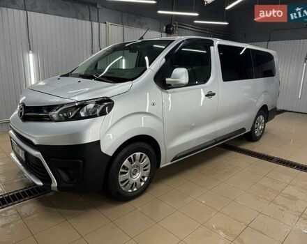Серый Тойота Proace, объемом двигателя 2 л и пробегом 178 тыс. км за 18250 $, фото 1 на Automoto.ua