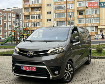 Серый Тойота Proace, объемом двигателя 1.56 л и пробегом 177 тыс. км за 17999 $, фото 1 на Automoto.ua