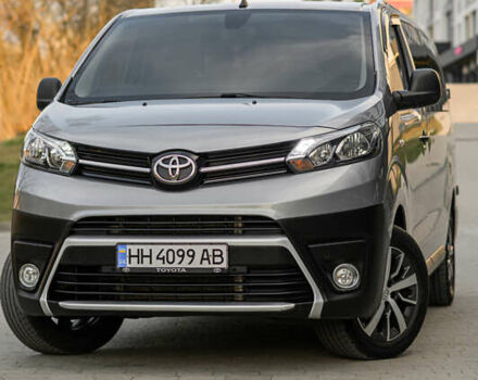 Серый Тойота Proace, объемом двигателя 2 л и пробегом 176 тыс. км за 29900 $, фото 1 на Automoto.ua