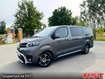 Серый Тойота Proace, объемом двигателя 2 л и пробегом 47 тыс. км за 39500 $, фото 1 на Automoto.ua