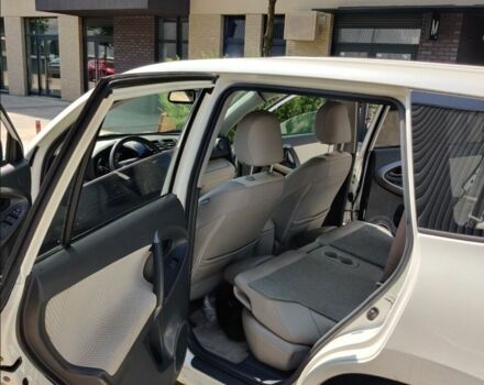 Белый Тойота РАВ 4, объемом двигателя 0 л и пробегом 190 тыс. км за 7000 $, фото 2 на Automoto.ua