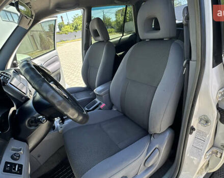 Білий Тойота РАВ 4, об'ємом двигуна 2 л та пробігом 170 тис. км за 6950 $, фото 41 на Automoto.ua