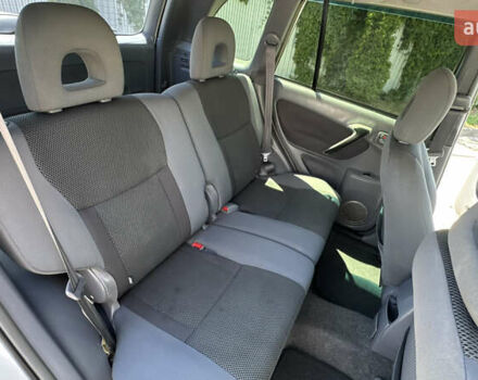 Білий Тойота РАВ 4, об'ємом двигуна 2 л та пробігом 170 тис. км за 6950 $, фото 35 на Automoto.ua