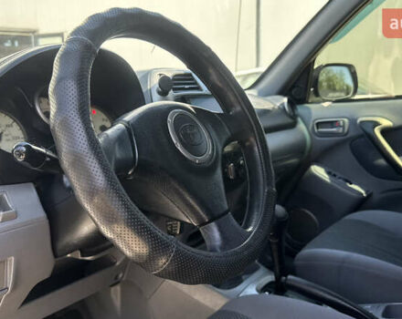 Білий Тойота РАВ 4, об'ємом двигуна 2 л та пробігом 170 тис. км за 6950 $, фото 45 на Automoto.ua