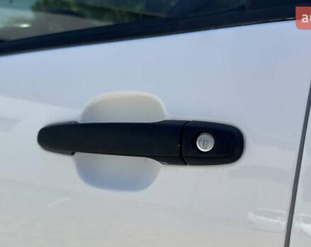 Білий Тойота РАВ 4, об'ємом двигуна 2 л та пробігом 170 тис. км за 6950 $, фото 17 на Automoto.ua