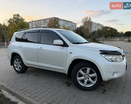 Белый Тойота РАВ 4, объемом двигателя 2.4 л и пробегом 190 тыс. км за 10800 $, фото 6 на Automoto.ua