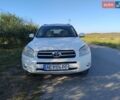 Белый Тойота РАВ 4, объемом двигателя 2.4 л и пробегом 124 тыс. км за 10000 $, фото 1 на Automoto.ua