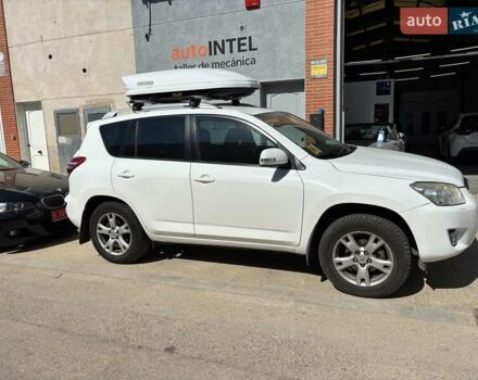 Белый Тойота РАВ 4, объемом двигателя 2 л и пробегом 168 тыс. км за 9432 $, фото 5 на Automoto.ua