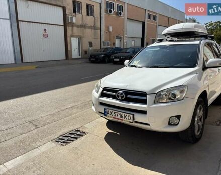 Белый Тойота РАВ 4, объемом двигателя 2 л и пробегом 168 тыс. км за 9432 $, фото 3 на Automoto.ua