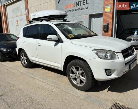Белый Тойота РАВ 4, объемом двигателя 2 л и пробегом 168 тыс. км за 9432 $, фото 2 на Automoto.ua