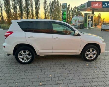 Білий Тойота РАВ 4, об'ємом двигуна 2.23 л та пробігом 281 тис. км за 7999 $, фото 3 на Automoto.ua