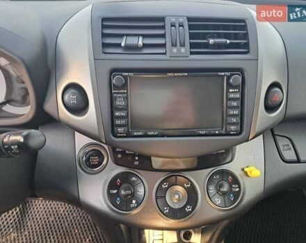 Белый Тойота РАВ 4, объемом двигателя 2.2 л и пробегом 300 тыс. км за 11000 $, фото 4 на Automoto.ua