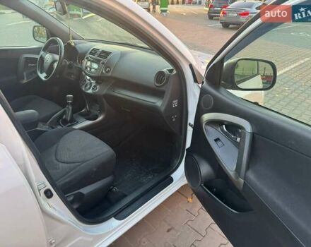 Білий Тойота РАВ 4, об'ємом двигуна 2.23 л та пробігом 281 тис. км за 7999 $, фото 26 на Automoto.ua