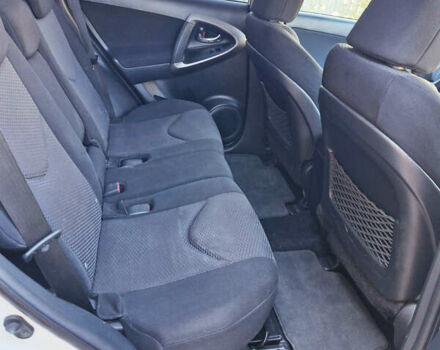 Білий Тойота РАВ 4, об'ємом двигуна 2 л та пробігом 278 тис. км за 11500 $, фото 4 на Automoto.ua