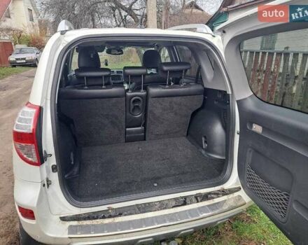 Белый Тойота РАВ 4, объемом двигателя 2.2 л и пробегом 300 тыс. км за 11000 $, фото 11 на Automoto.ua