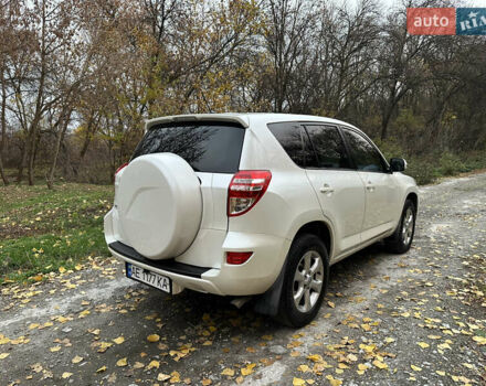 Белый Тойота РАВ 4, объемом двигателя 2 л и пробегом 186 тыс. км за 12999 $, фото 2 на Automoto.ua