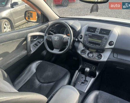 Білий Тойота РАВ 4, об'ємом двигуна 2 л та пробігом 190 тис. км за 12999 $, фото 24 на Automoto.ua