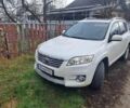 Белый Тойота РАВ 4, объемом двигателя 2.2 л и пробегом 300 тыс. км за 11000 $, фото 1 на Automoto.ua