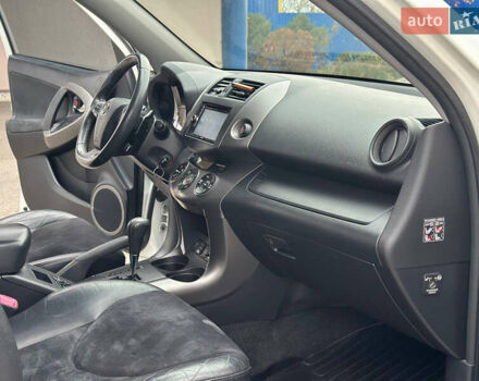 Белый Тойота РАВ 4, объемом двигателя 2 л и пробегом 186 тыс. км за 12999 $, фото 23 на Automoto.ua