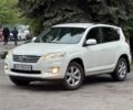 Белый Тойота РАВ 4, объемом двигателя 2 л и пробегом 170 тыс. км за 10900 $, фото 1 на Automoto.ua