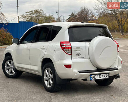 Белый Тойота РАВ 4, объемом двигателя 2 л и пробегом 186 тыс. км за 12999 $, фото 6 на Automoto.ua