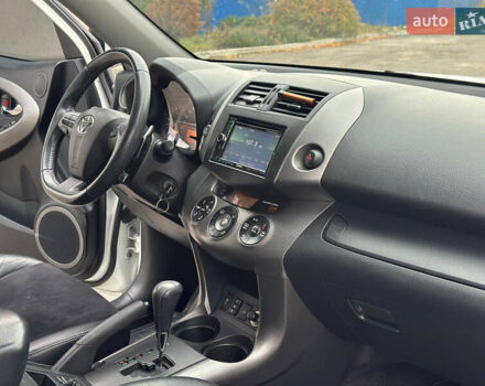 Белый Тойота РАВ 4, объемом двигателя 2 л и пробегом 186 тыс. км за 12999 $, фото 22 на Automoto.ua