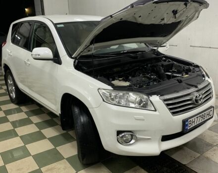 Белый Тойота РАВ 4, объемом двигателя 2 л и пробегом 136 тыс. км за 12900 $, фото 1 на Automoto.ua