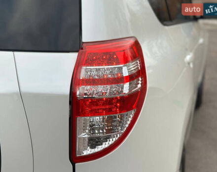 Белый Тойота РАВ 4, объемом двигателя 2 л и пробегом 186 тыс. км за 12999 $, фото 49 на Automoto.ua