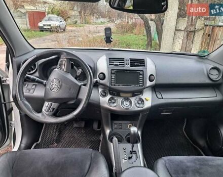 Белый Тойота РАВ 4, объемом двигателя 2.2 л и пробегом 300 тыс. км за 11000 $, фото 13 на Automoto.ua