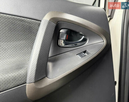 Белый Тойота РАВ 4, объемом двигателя 1.99 л и пробегом 157 тыс. км за 14200 $, фото 52 на Automoto.ua