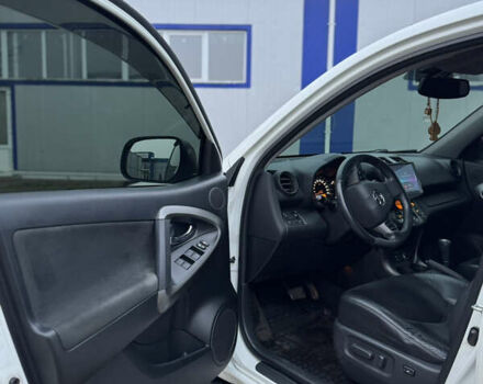 Белый Тойота РАВ 4, объемом двигателя 2 л и пробегом 139 тыс. км за 12999 $, фото 5 на Automoto.ua